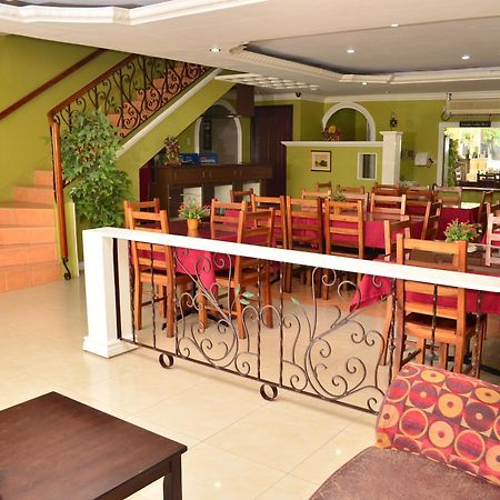 El Portal Inn 塔比拉兰 外观 照片