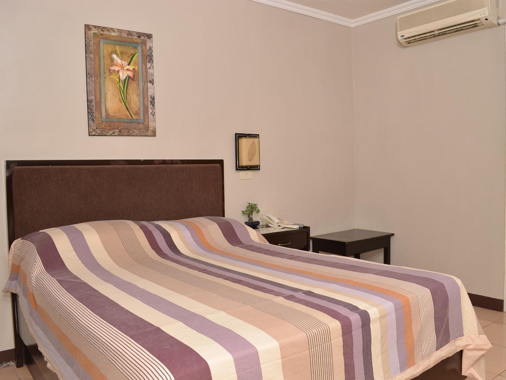 El Portal Inn 塔比拉兰 外观 照片